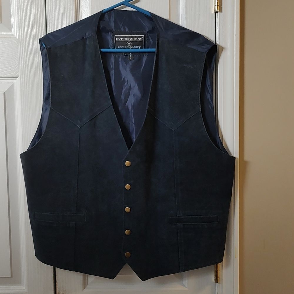 Expressions  navy blue 100% leather vest  Sz XL  NWOT